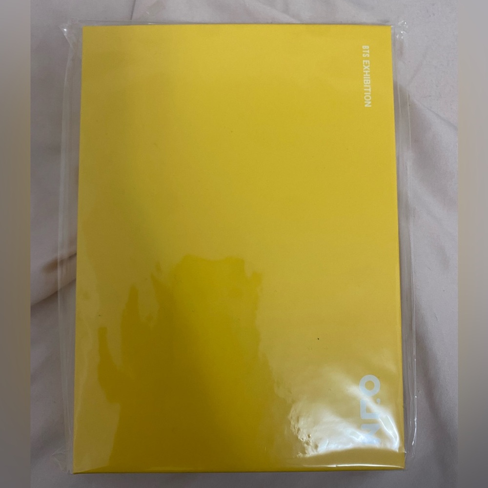 24/7 = Serendipity BTS Exhibition book